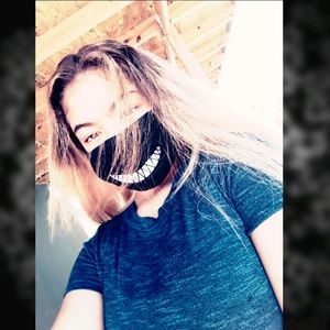 Meet your Posher, Azya